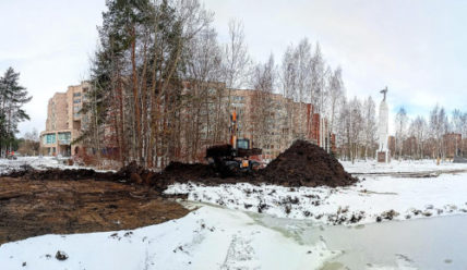 В сквере на улице Космонавтов начала работать строительная техника