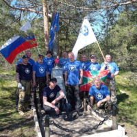 Сосновоборский патриотический отряд отремонтировал обелиск на острове Малый