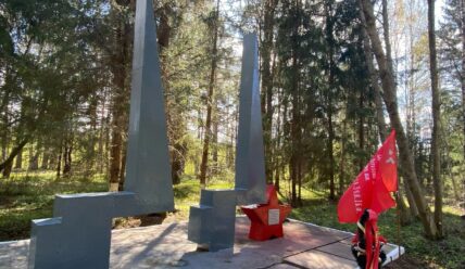 Активисты и волонтеры приводят в порядок мемориальные комплексы