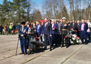 Сосновоборцы пришли почтить память погибших и защищавших Родину
