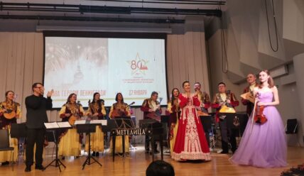 Сосновоборцы овациями встретили артистов оркестра «Метелица»