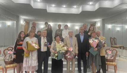 Их любовь живет и расцветает с каждым днем!