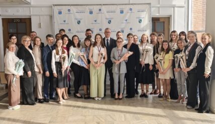 Последние звонки сегодня звенят для выпускников
