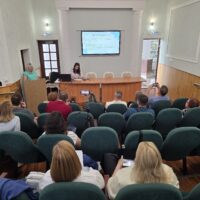 Миллион на цветы или 9 миллионов на фонарь?