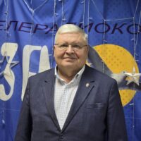 Есть места, куда не доехать на автобусе — туда ведёт только память.